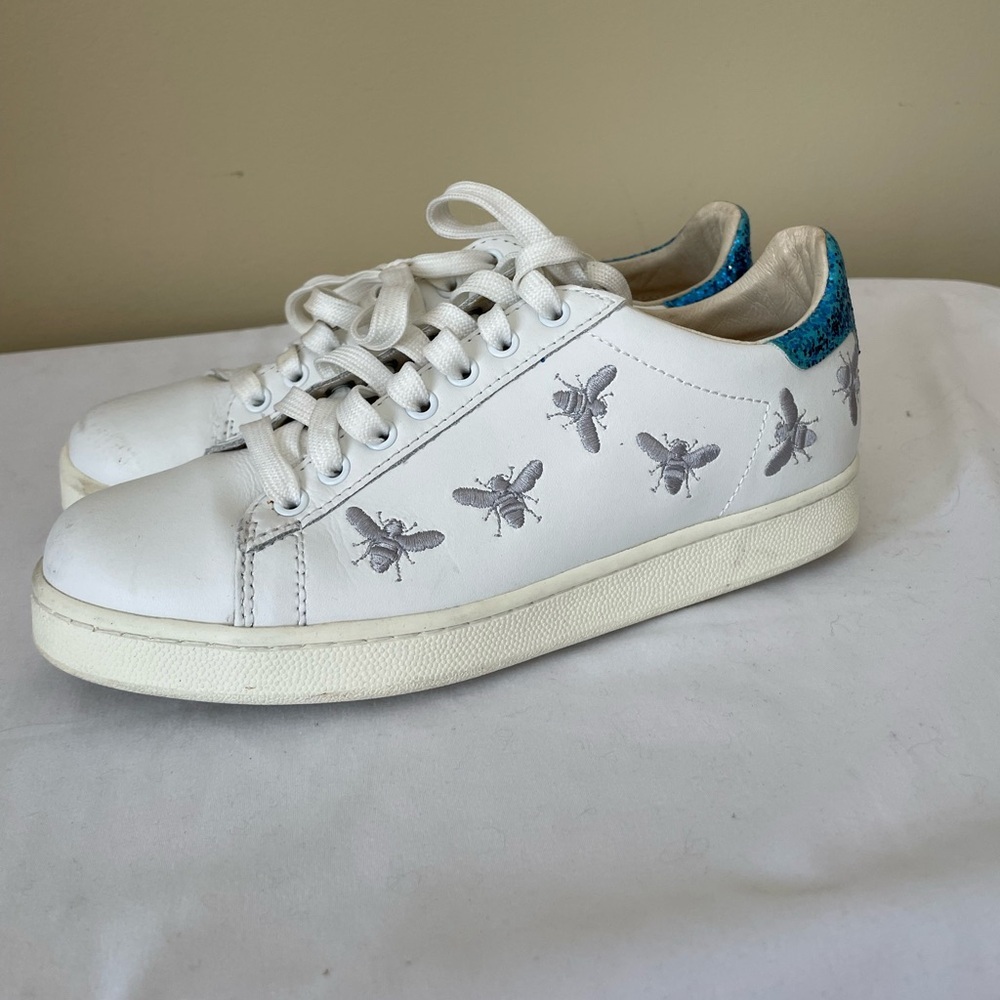 Master ofArts white sneaker (6.5) with glitter heel and embroidered silver bees